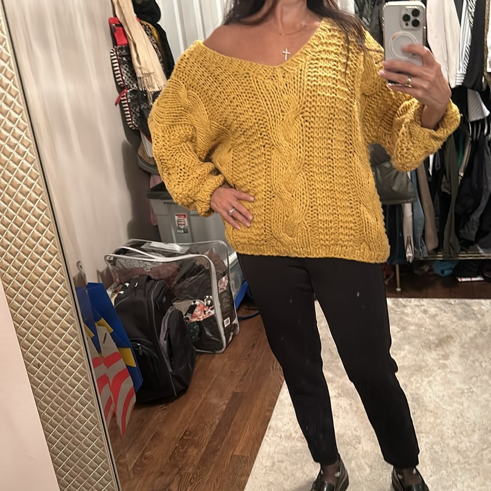 Georgous mustard yellow sweater